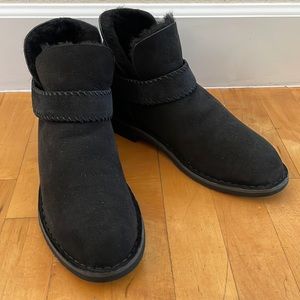 UGG Women's US Size 9 UK Size 7 Mckay Booties Black Ankle Boots